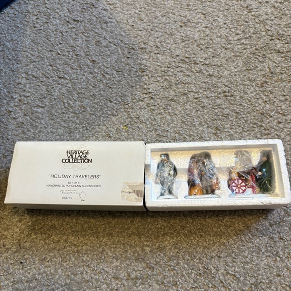 Dept 56 Heritage Village HOLIDAY TRAVELERS Accessory 55719 Christmas Dickens - Picture 2 of 5